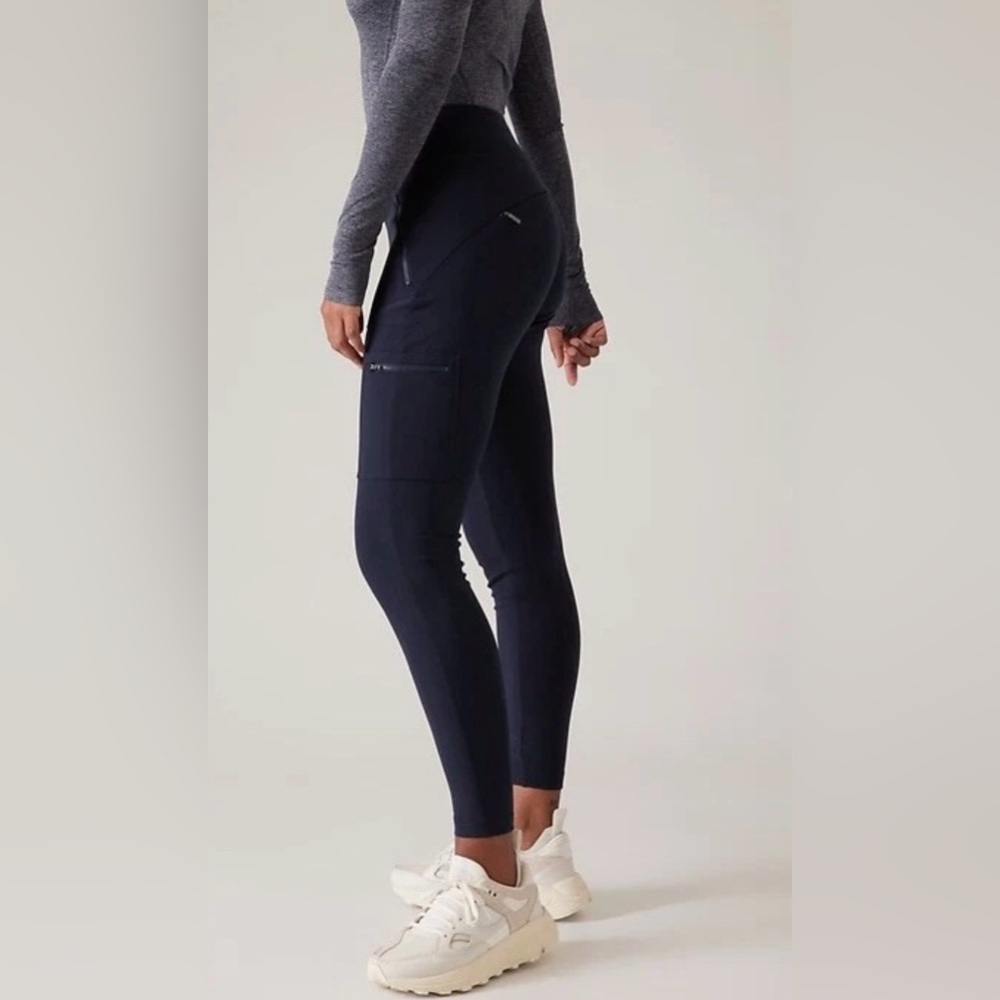 ATHLETA Headlands Hybrid High Rise Cargo Tight 
Size 6 Petite Navy Brand NEW